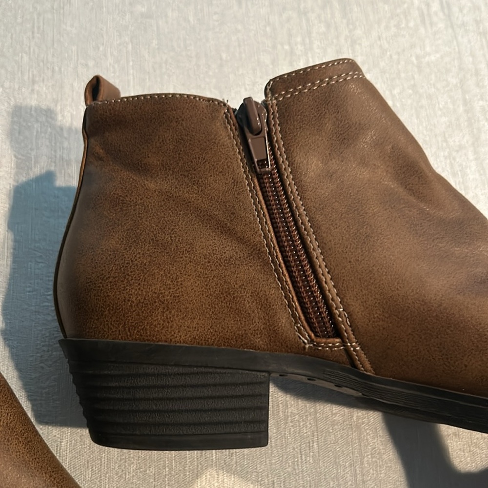 Sugar Womens Ankle Booties Light Brown W/ White Stitching Size 6 View 3